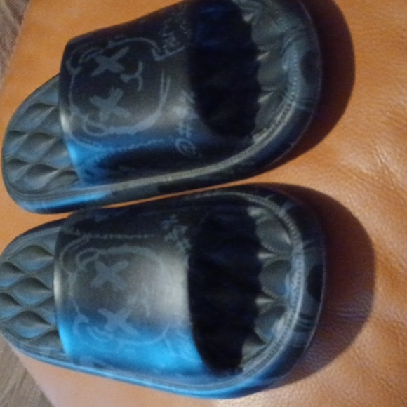 💙🌺Men's Black Slide Sandals - Picture 5 of 7